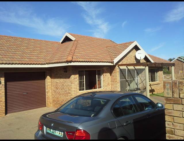 3 BEDROOM SECTIONAL TITLE TO LET IN LANGENHOVENPARK